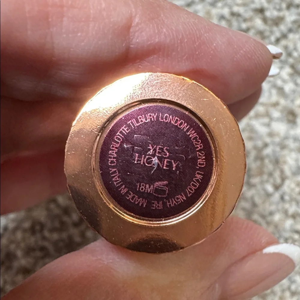 Charlotte Tilbury K.I.S.S.I.N.G Lipstick Yes Honey Nude Beige NWT